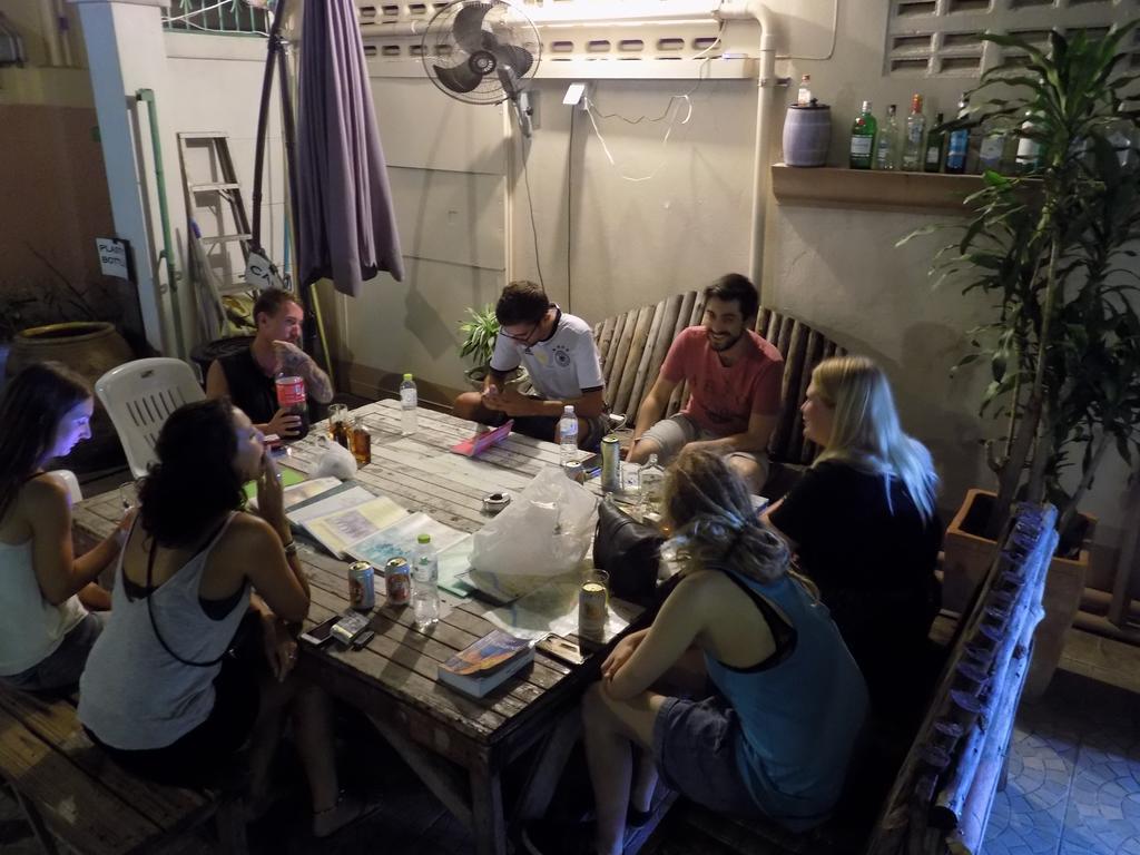 The Oasis Hostel (Adults Only) Bangkok Exteriör bild