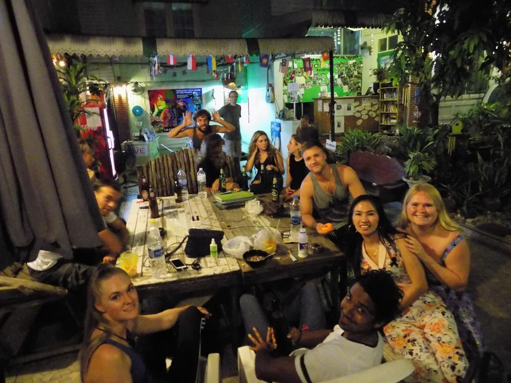 The Oasis Hostel (Adults Only) Bangkok Exteriör bild